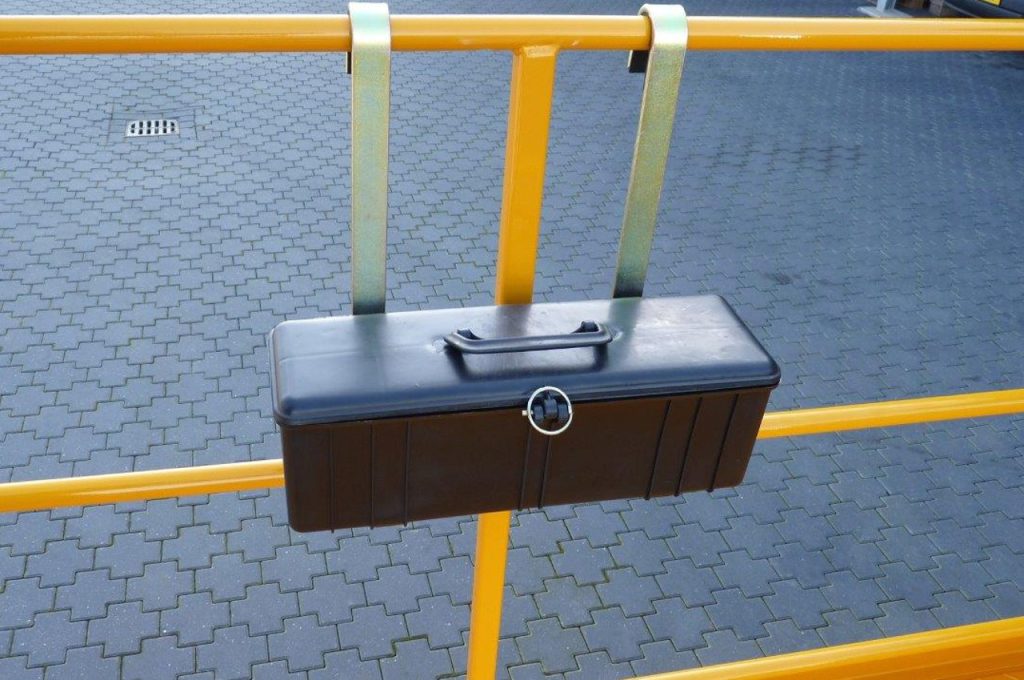 Synthetic tool box - Pruning platform option