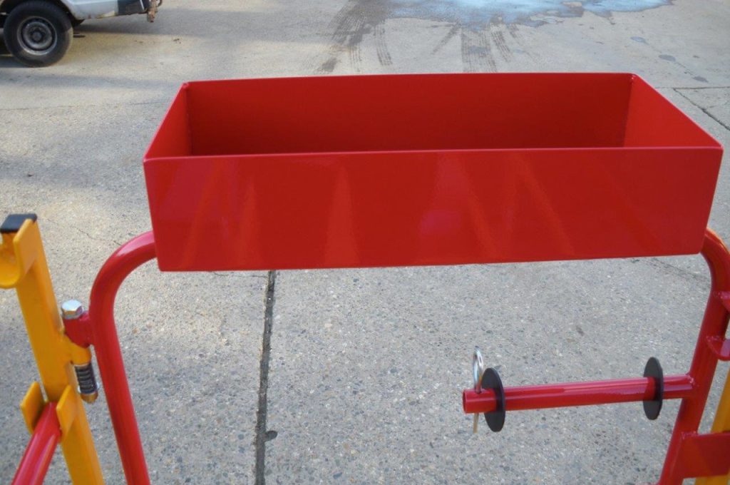 Tool box on door - Pruning platform option