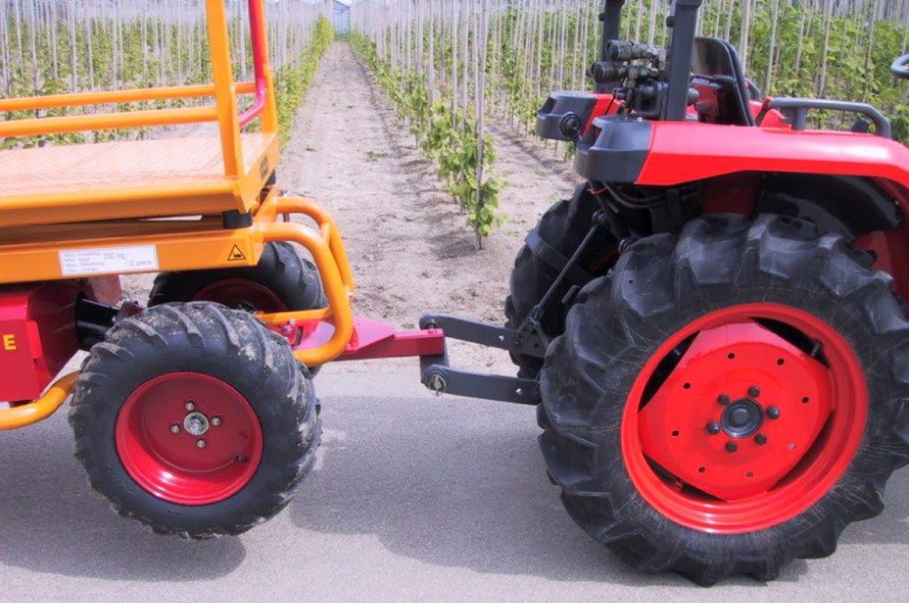 Tow bar for road transport - Pruning platform option