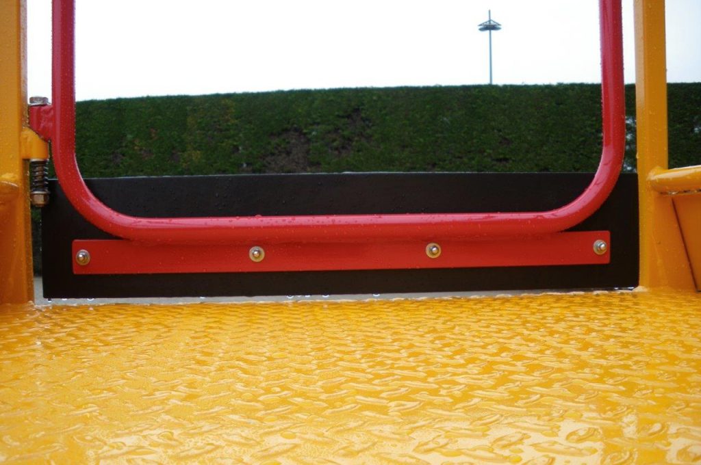 Underside of door covered - Pruning platform option