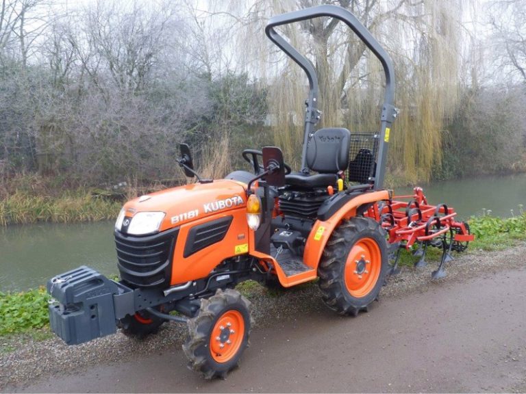 Kubota B1181 compact tractor