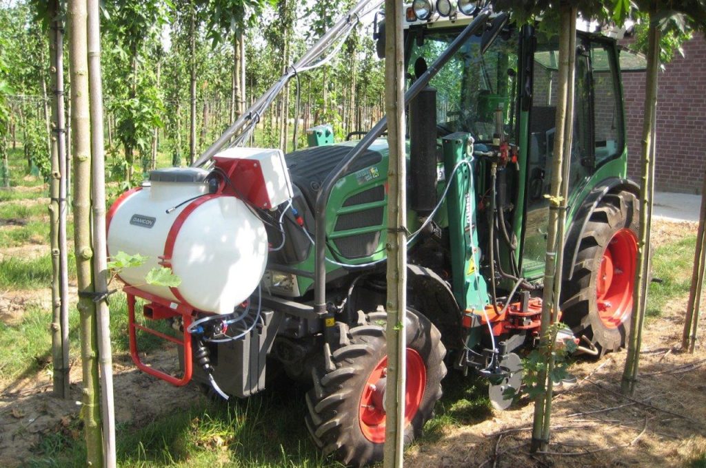 2x O-pattern spreading heads built up on Fendt - LVS