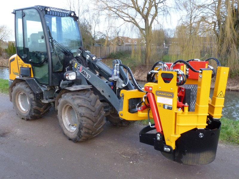 KLR-700 ST treespade with tree clamp mounted on a Giant mini loader