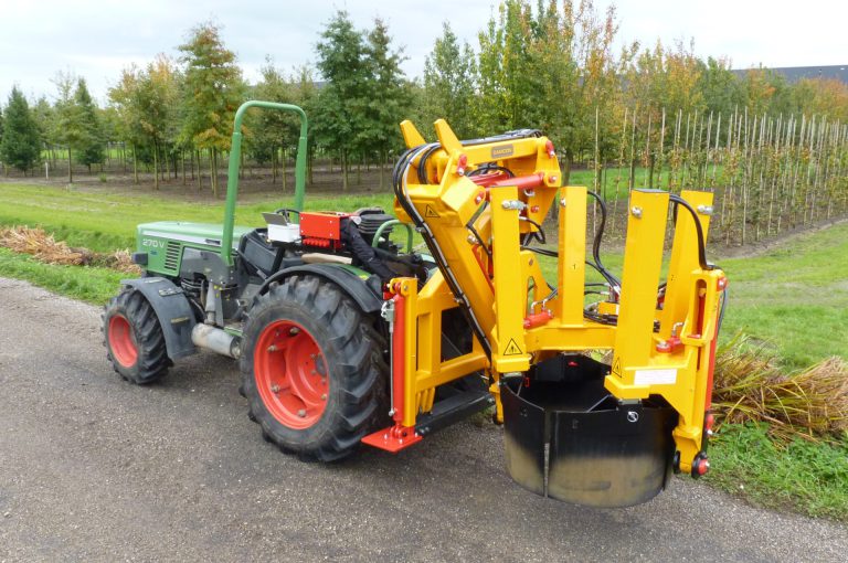KLR-800 AB tree spade mounted to a Fendt 270V