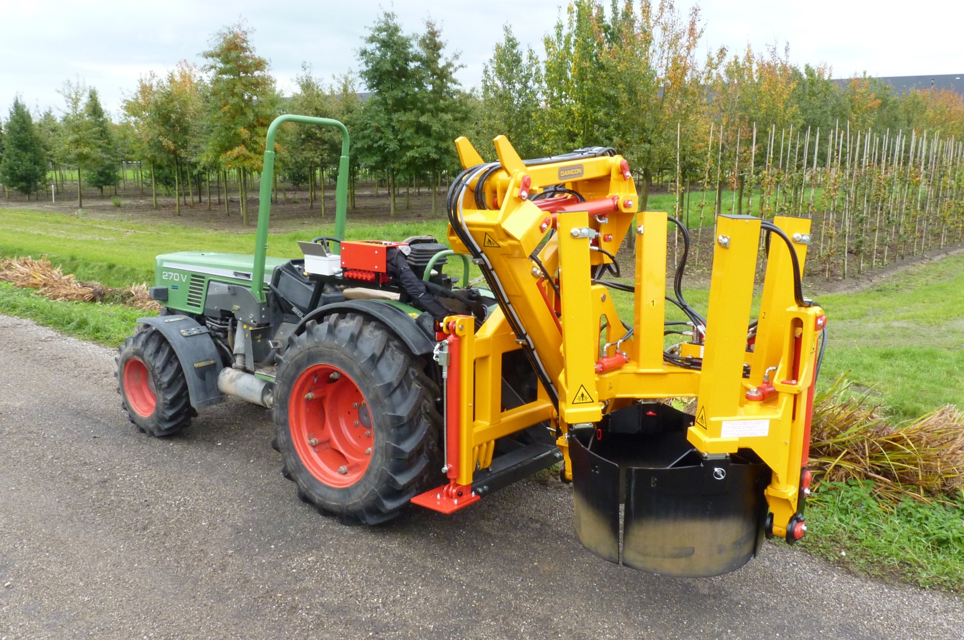 KLR-800 AB tree spade mounted to a Fendt 270V