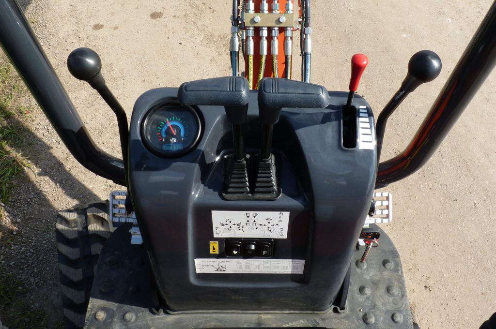 Operation - Atlas mini excavator AC 08B