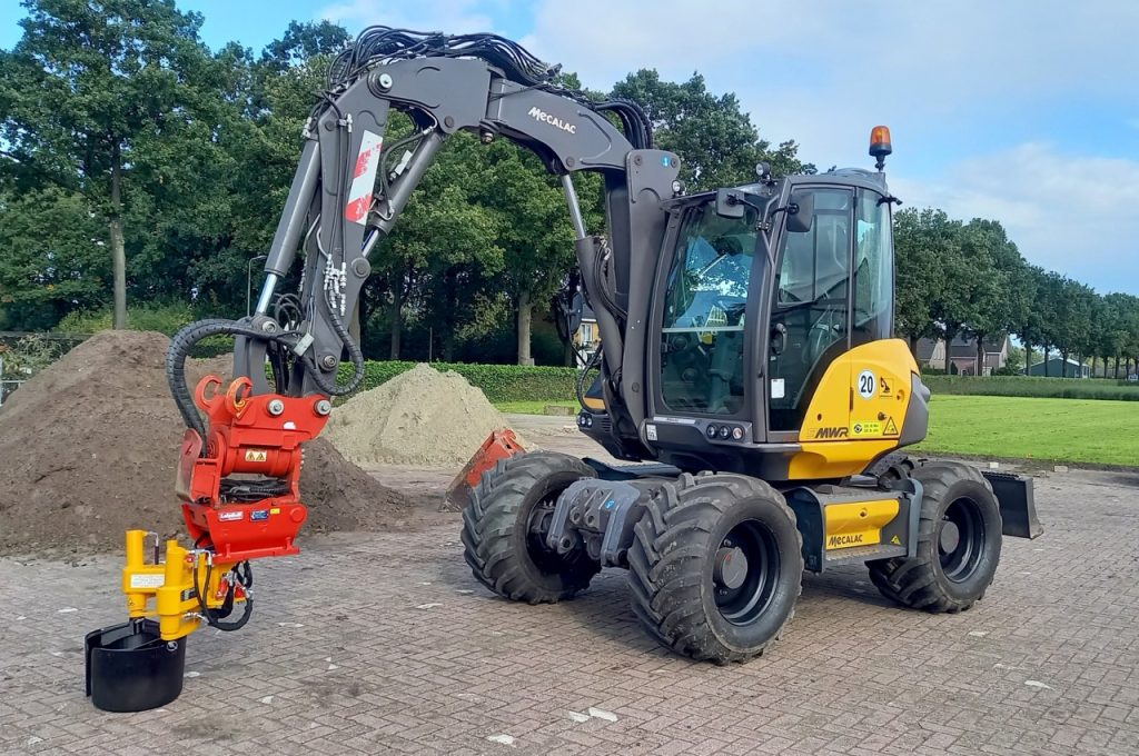 KLR-300 ST on Mecalac 9 MWR