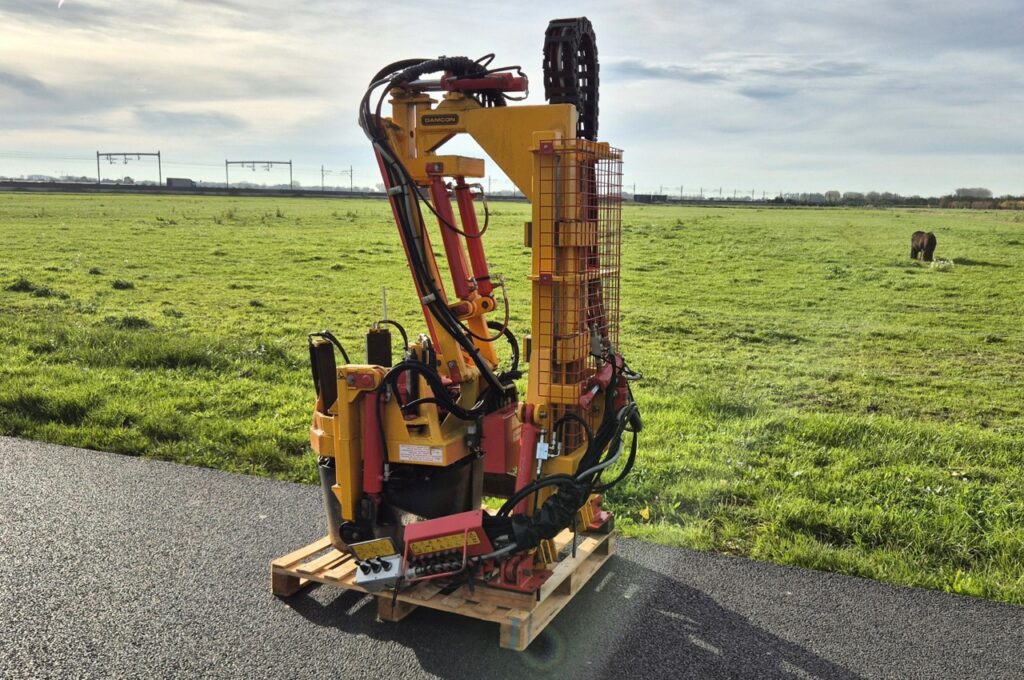 604019 KLR-700 HM with set of spades 60 + 70 cm with mounting frame for Fendt narrow track tractor