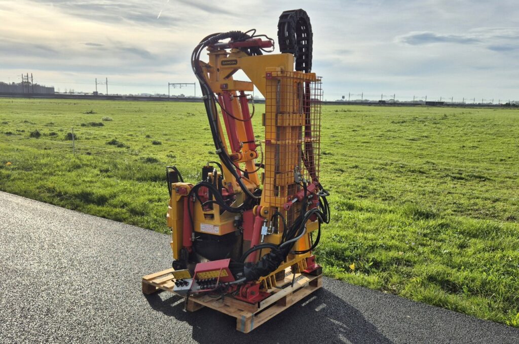 604019 KLR-700 HM with set of spades 60 + 70 cm with mounting frame for Fendt narrow track tractor