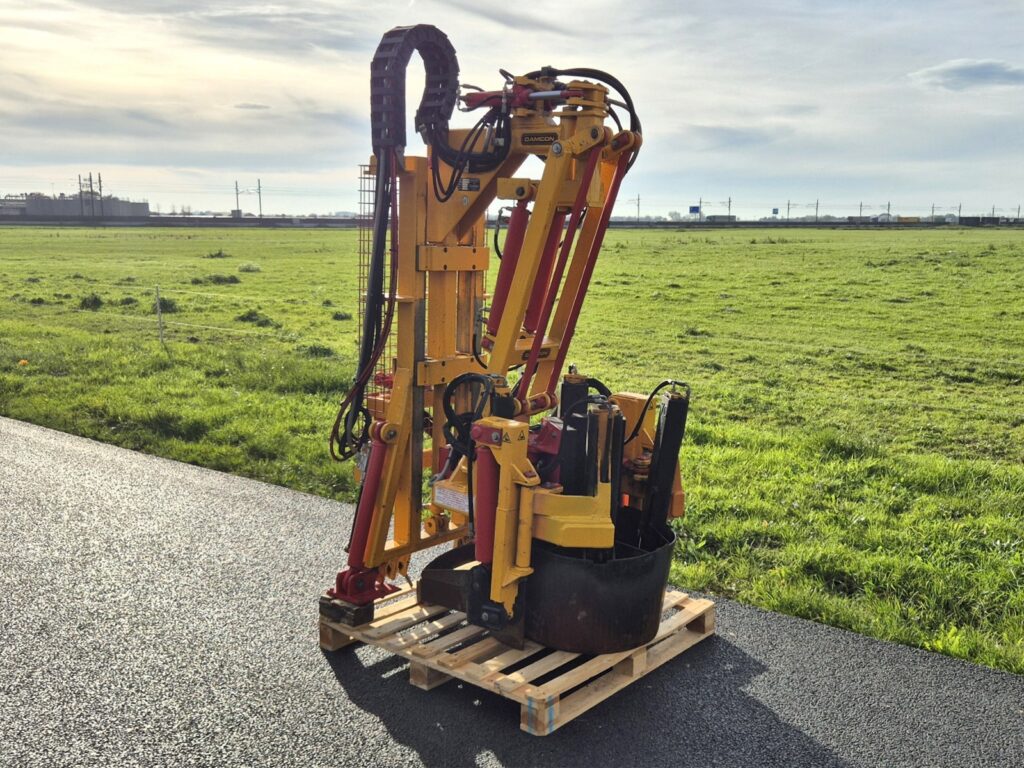 604019 KLR-700 HM with set of spades 60 + 70 cm with mounting frame for Fendt narrow track tractor