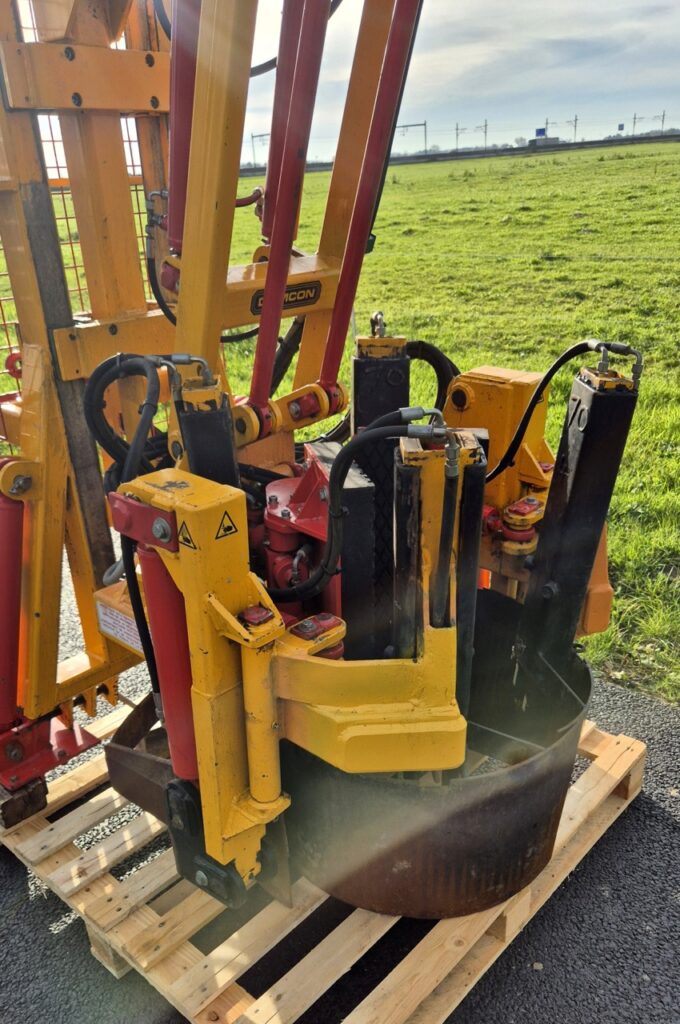 604019 KLR-700 HM with set of spades 60 + 70 cm with mounting frame for Fendt narrow track tractor