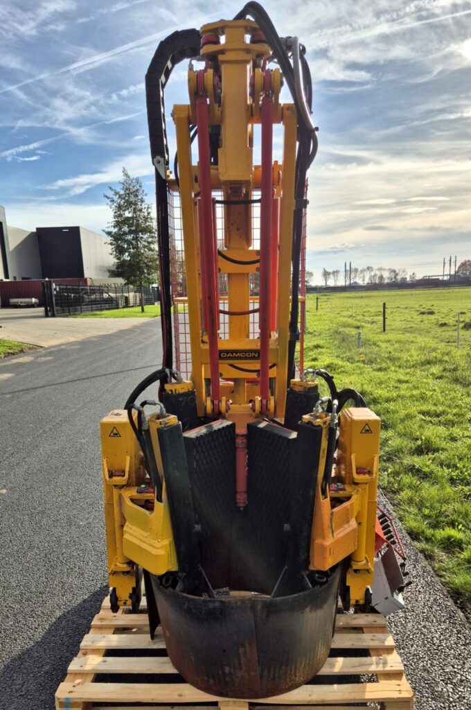 604019 KLR-700 HM with set of spades 60 + 70 cm with mounting frame for Fendt narrow track tractor